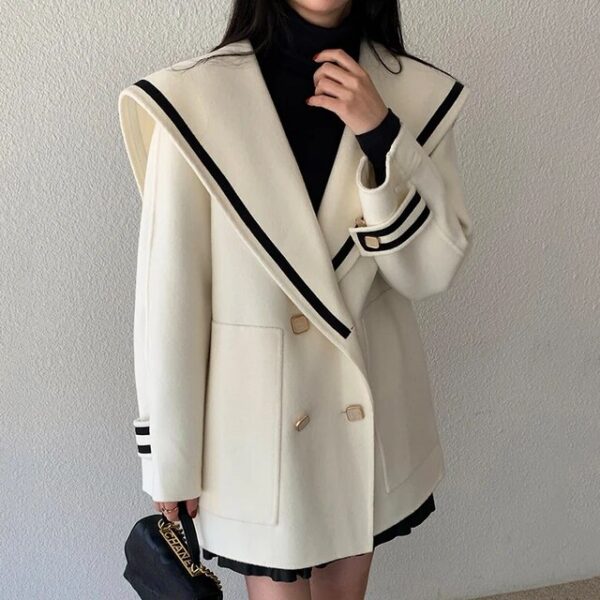 Veste noir et blanc avec col en V très chic